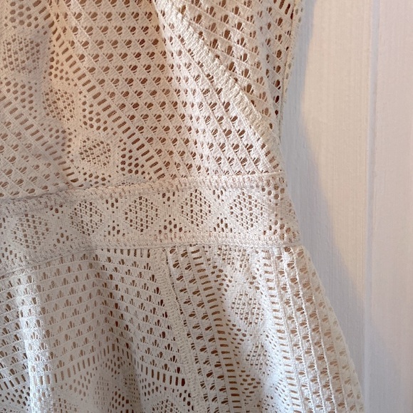 BCBG lace péplum tank size Medium - Picture 4 of 4